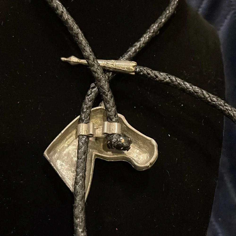Vintage. Silvertone horse head bolo on leather strap - Picture 4 of 4